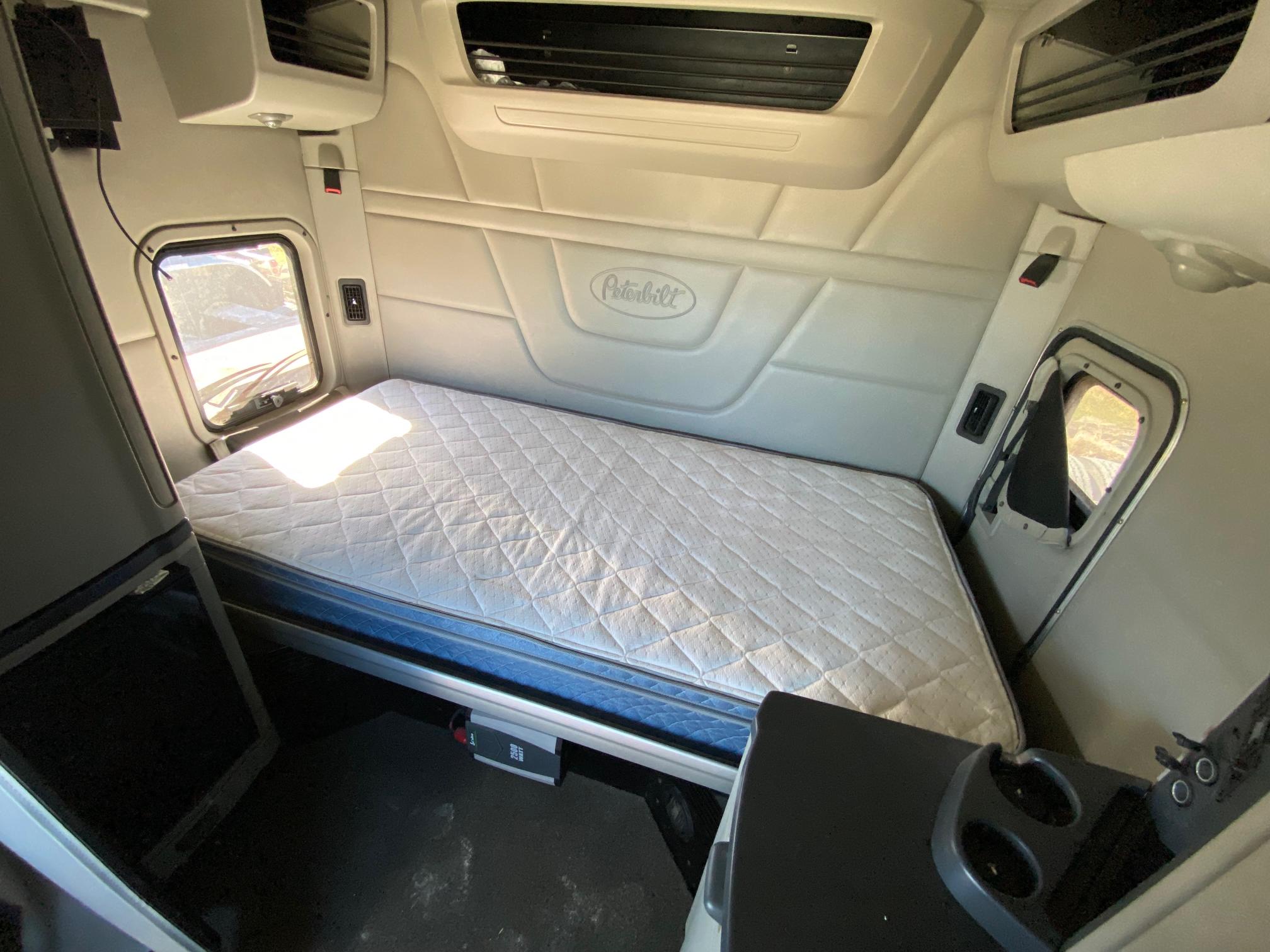 2020 PETERBILT 579 - Image 12